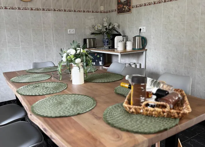 Azorean Stays T4 - 4 Bed Room Home In Sao Miguel - Close To Must-See Spots Feriehus